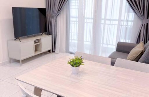Kampung Sungai Nibong Apartment | Family-Friendly Retreat at TheSun: Pet-Friendly & Top Rated