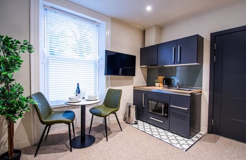 Thetford House | Thetford Hive Aparthotel Suite 3