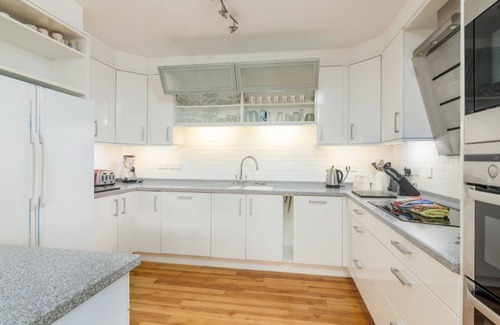 Port Saint Mary Apartment | Thie Fuinnee - sleeps 8