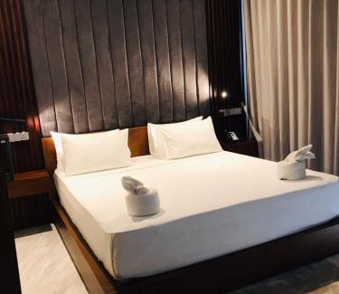 Pahala Maragahawewa Hotel | Family-Friendly Thimbiri Wewa Resort Wilpattu with Pool