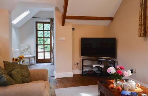 Hartland House | Experience Thimble Cottage: Pet-Friendly with a 10/10 Rating