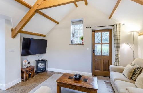 Hartland House | Experience Thimble Cottage: Pet-Friendly with a 10/10 Rating