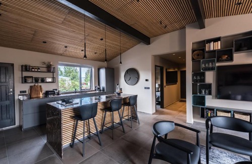 Akureyri House | Exceptional Thingvallastræti: Family-Friendly with Hot Tub