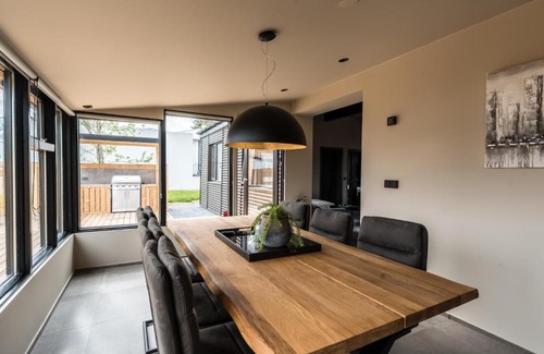 Akureyri House | Exceptional Thingvallastræti: Family-Friendly with Hot Tub