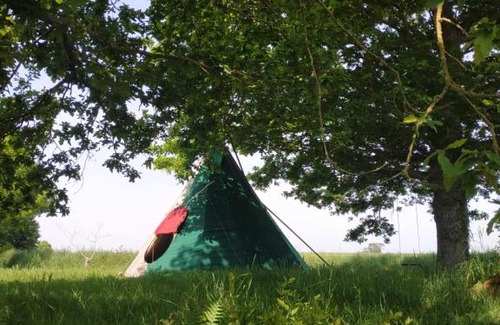 Bazouges-la-Perouse Other | Idyllic Thipi Khola: Oceanfront Retreat with Pool and Amenities