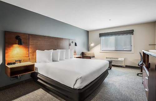 McCall Hotel | Discover Comfort at Third Street Inn with Pool and Hot Tub