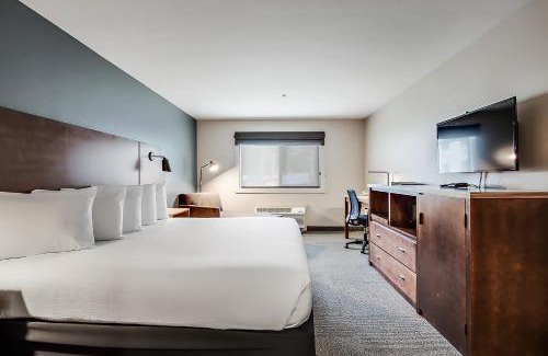 McCall Hotel | Discover Comfort at Third Street Inn with Pool and Hot Tub