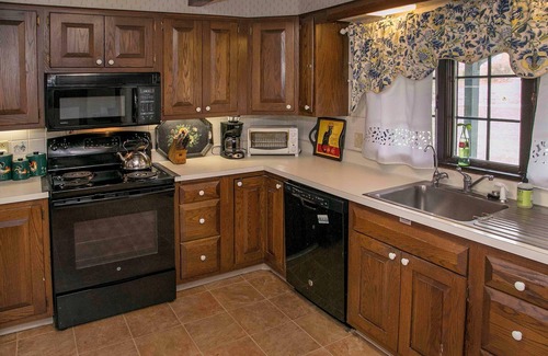Hammondsport House | This 2 bedroom, 2 bath home is ideal for a family retreat to the Finger Lakes.