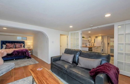 Camas Apartment | Guest Rated 10/10: Relax in Camas with Spa & Hot Tub