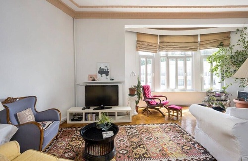 Gumussuyu Mahallesi Apartment | This apartment is a 2 bedroom(s), 1.5 bathrooms, located in Beyoğlu, İstanbul.
