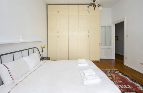 Gumussuyu Mahallesi Apartment | This apartment is a 2 bedroom(s), 1.5 bathrooms, located in Beyoğlu, İstanbul.