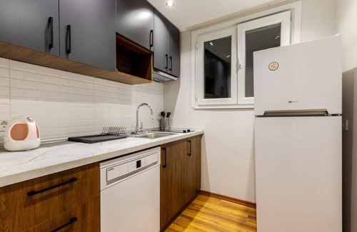 Osmanbey Apartment | This apartment is a 2 bedroom(s), 2 bathrooms, located in Şişli, İstanbul.