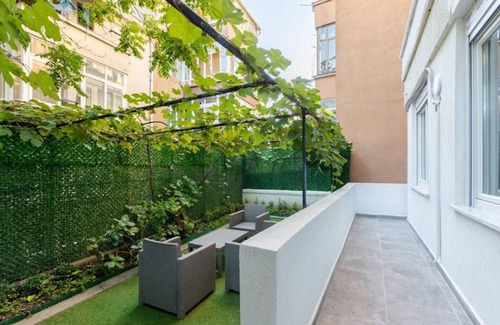 Osmanbey Apartment | This apartment is a 2 bedroom(s), 2 bathrooms, located in Şişli, İstanbul.