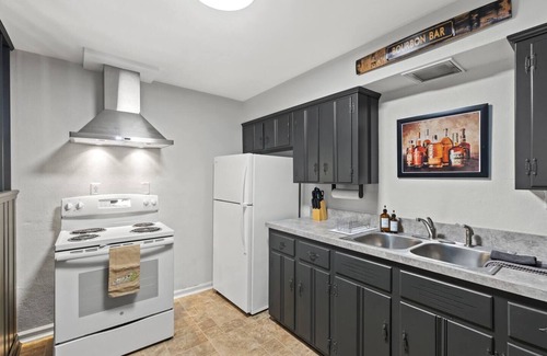 Frankfort Apartment | Cozy 2-Bedroom Apartment with Kitchen in Frankfort, KY