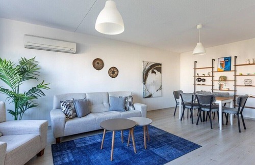 Kadikoy Apartment | This apartment is a 3 bedroom(s), 1.5 bathrooms, located in Kadıköy, İstanbul.