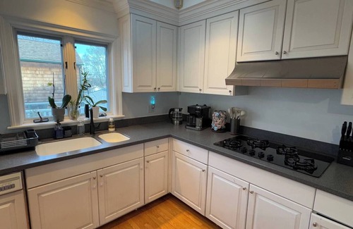 Stonington Apartment | This apartment is a 2 bedroom(s), 1 bathrooms, located in Stonington, CT.