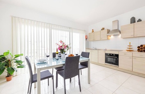 Ta' Pennellu Apartment | Spacious 2-Bedroom Apartment in Family-Friendly Il-Mellieħa