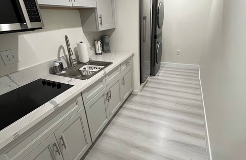 Willmore House | Private Entrance Apartment Steps from Downtown Long Beach