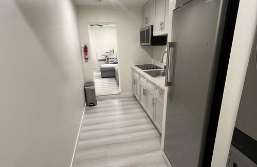 Willmore House | Private Entrance Apartment Steps from Downtown Long Beach