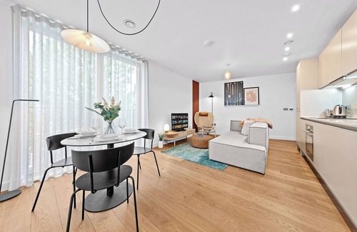 Somers Town Apartment | This Beautiful 1 Bedroom is Nestled in the Heartbeat of London!