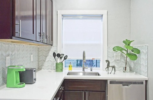 Southeastern Sacramento House | Beautiful 2-Bedroom Retreat with Spa and Breakfast Included