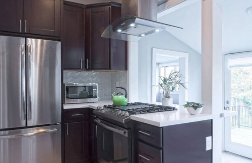 Southeastern Sacramento House | Beautiful 2-Bedroom Retreat with Spa and Breakfast Included