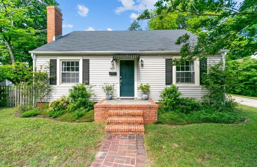 Terry Sanford House | Historic Haymount Home in Fayetteville with Breakfast & Kitchen