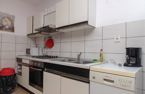 Medvinjak Apartment | This beautiful house is located on a hill and in Medvinjak, a suburb of Korcula.
