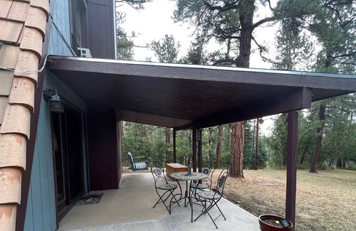 Beulah House | This Beautiful Secluded home; mountain views and over 3 acres; Park/Coffee Shop