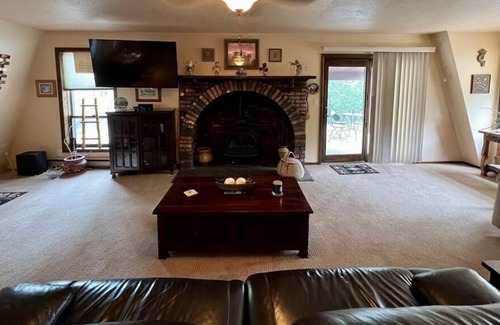 Beulah House | This Beautiful Secluded home; mountain views and over 3 acres; Park/Coffee Shop