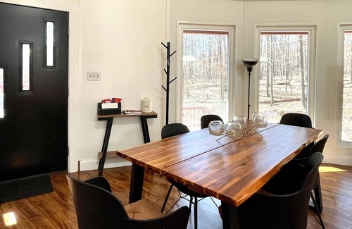 The Woods Cabin | This cabin is a 3 bedroom(s), 2 bathrooms, located in Hedgesville , WV.