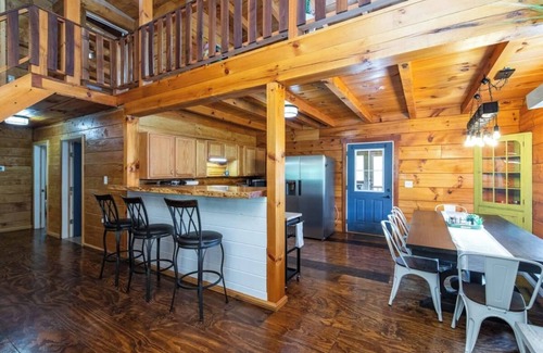 Stanton Cabin | Beautiful 4-Bedroom Cabin with Hot Tub in Stanton, KY