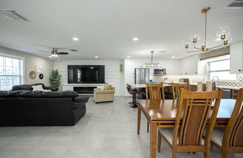Braden River House | Perfectly Located Parrish Retreat with Spa & Breakfast