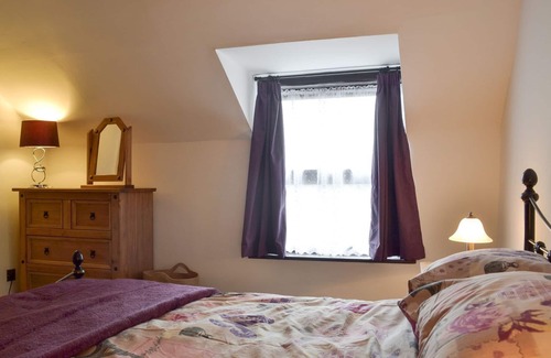 Combs Cottage | Discover a Cozy Cottage Ideal for Exploring the High Peak