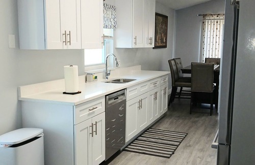 Mill Run House | Comfort and Convenience: Guest Rated 10/10 Family Retreat