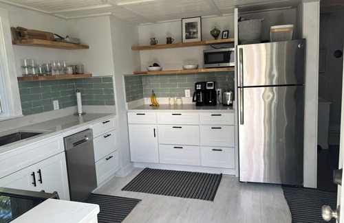 Jamestown House | Serene Lake Cottage with Breakfast & Family-Friendly Amenities