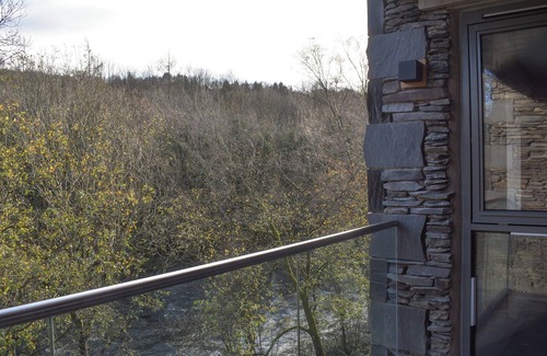 Backbarrow Cottage | Unrivaled River Leven Views with Breakfast & Family Amenities