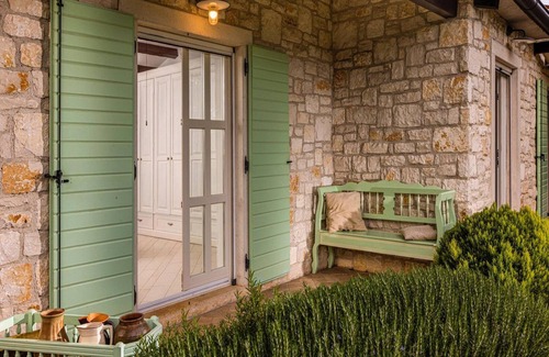Kringa House | Relaxing Stone Villa with Pool and Spa for Your Getaway