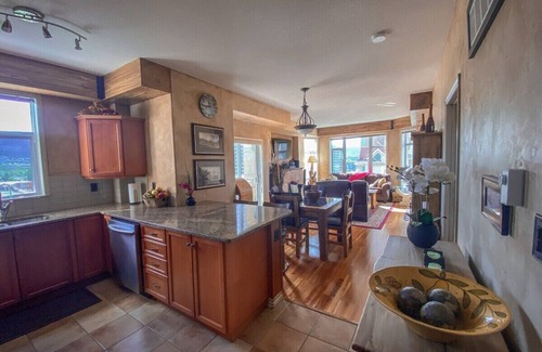 Central Okanagan Condo | Modern 1 Bedroom Condominium with Ocean View in Kelowna