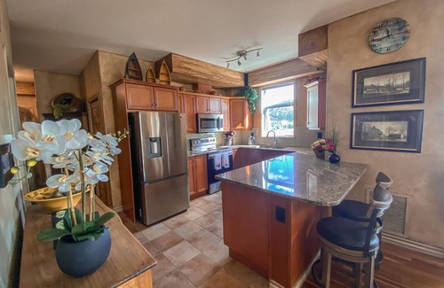 Central Okanagan Condo | Modern 1 Bedroom Condominium with Ocean View in Kelowna