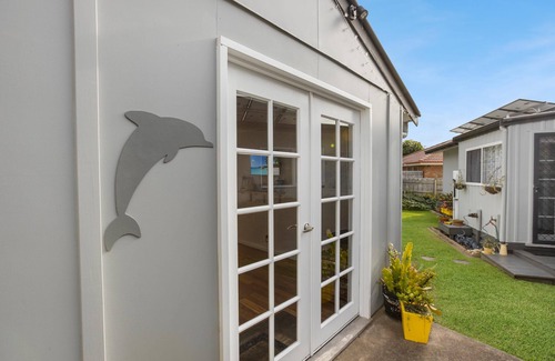 Paynesville Cottage | Charming Cottage Near Gippsland Lakes with Kitchen & Breakfast