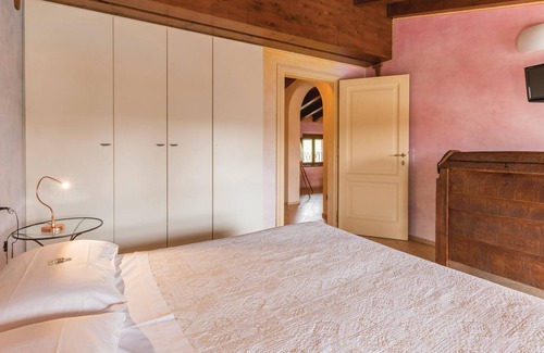 Castellaro Lagusello Apartment | This cozy apartment is located in a complex with a total of 12 apartments in a characteristic and we
