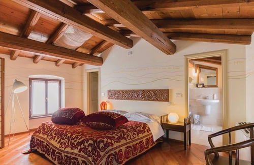 Castellaro Lagusello Apartment | This cozy apartment is located in a complex with a total of 12 apartments in a characteristic and we