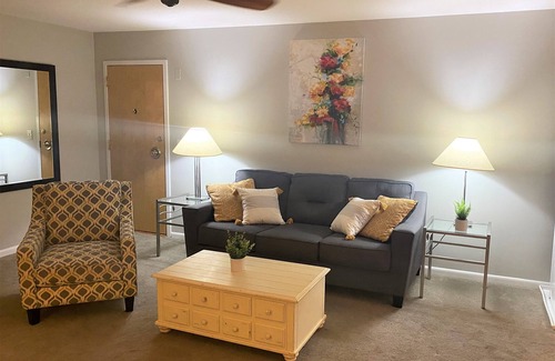 Eastport Condo | Eastport Condo with Spectacular Spa Creek Views and Pool