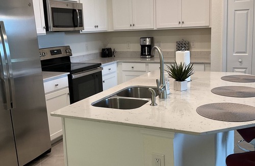 Lakewood Ranch Condo | Modern 2-Bedroom Retreat with Office & Top-Rated Amenities