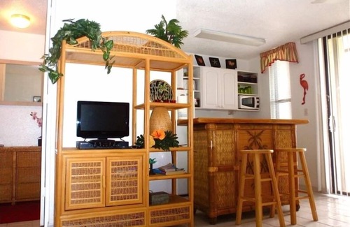 Bolongo Bay Condo | Oceanfront Studio Getaway for Couples - Rated 9.4/10!