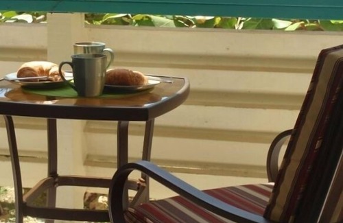 Bolongo Bay Condo | Oceanfront Studio Getaway for Couples - Rated 9.4/10!