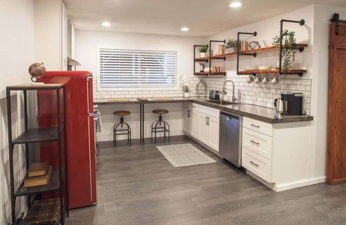 Felida House | Cozy 1-Bedroom Guest House in Vancouver, WA - Rated 9/10
