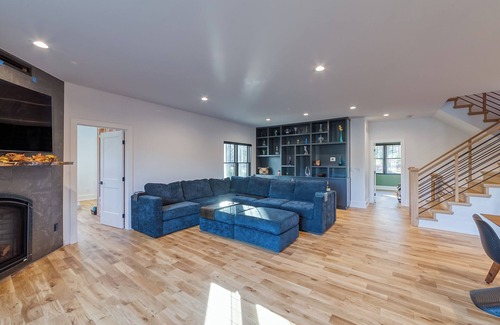 Beverly Hills House | Endless Fun Awaits: Pool, Hot Tub & Movie Room Access