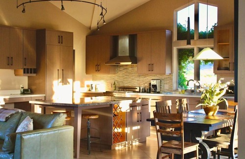 Arroyo Grande House | Charming 2 Bedroom Retreat in Arroyo Grande with Spa